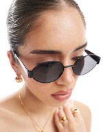 slim round metal sunglasses in black