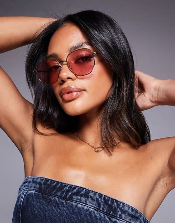 Quay big time round metal sunglasses in gold with pink lens