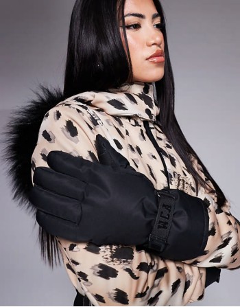 Weekend Collective ski gloves in black